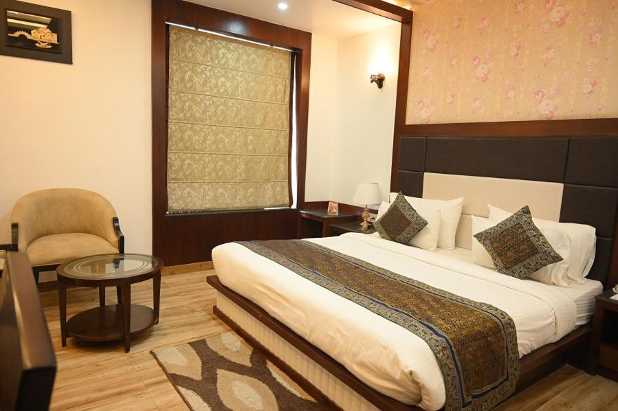 Square Inn Hotel,Varanasi Exterior photo