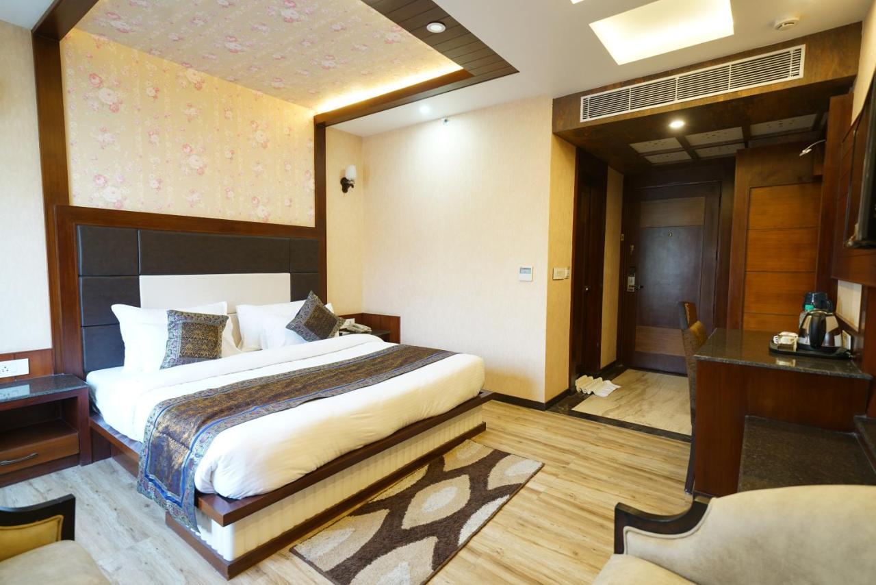 Square Inn Hotel,Varanasi Exterior photo