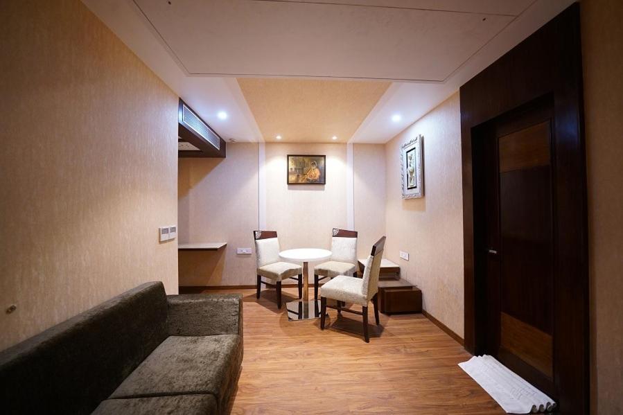 Square Inn Hotel,Varanasi Exterior photo