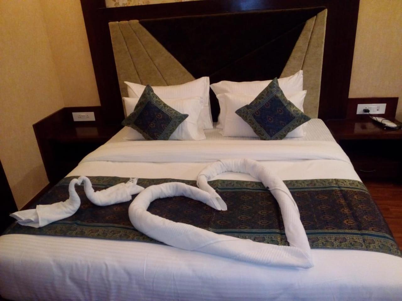 Square Inn Hotel,Varanasi Exterior photo