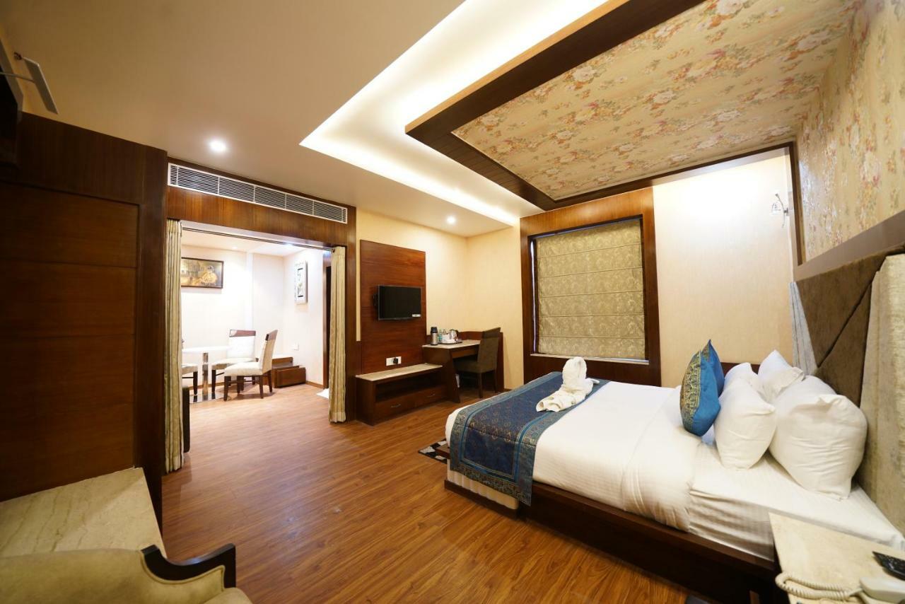 Square Inn Hotel,Varanasi Exterior photo