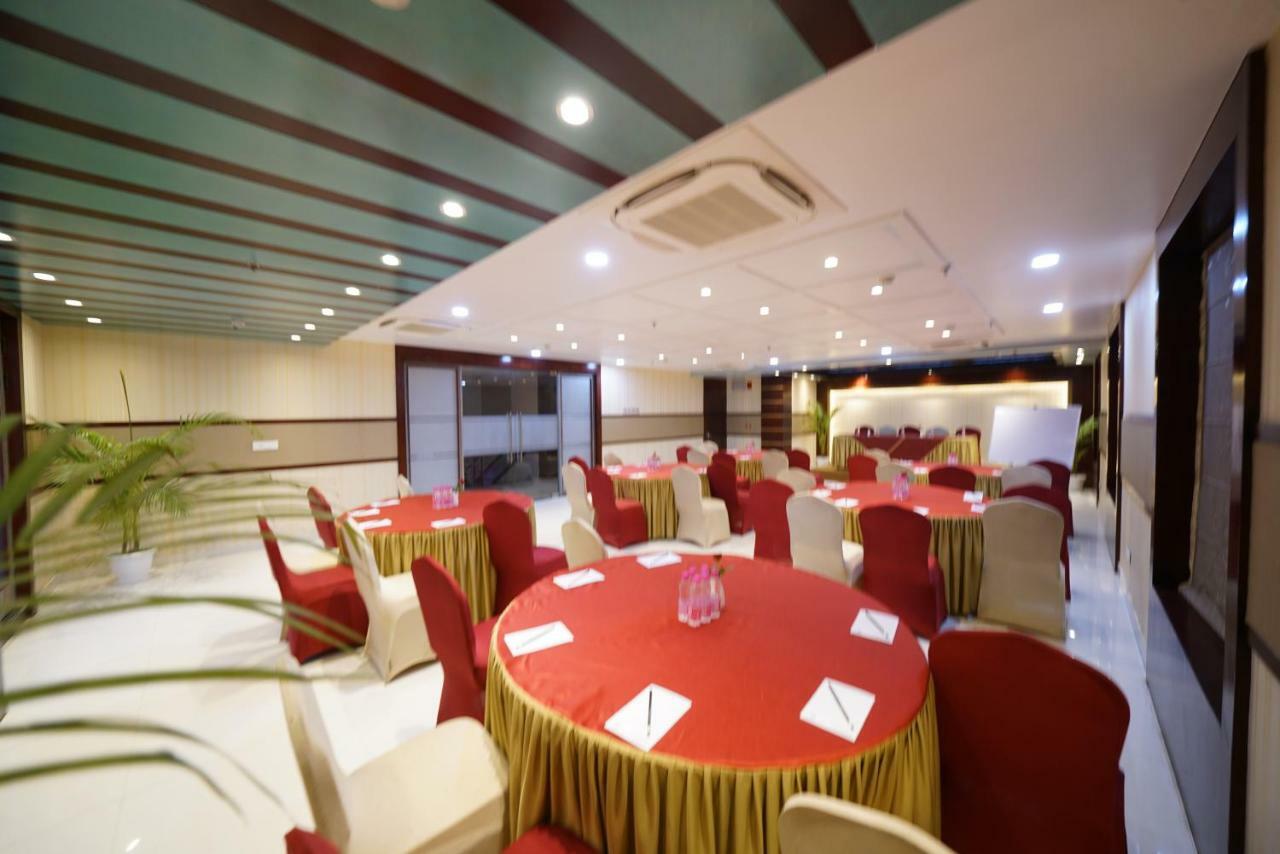 Square Inn Hotel,Varanasi Exterior photo