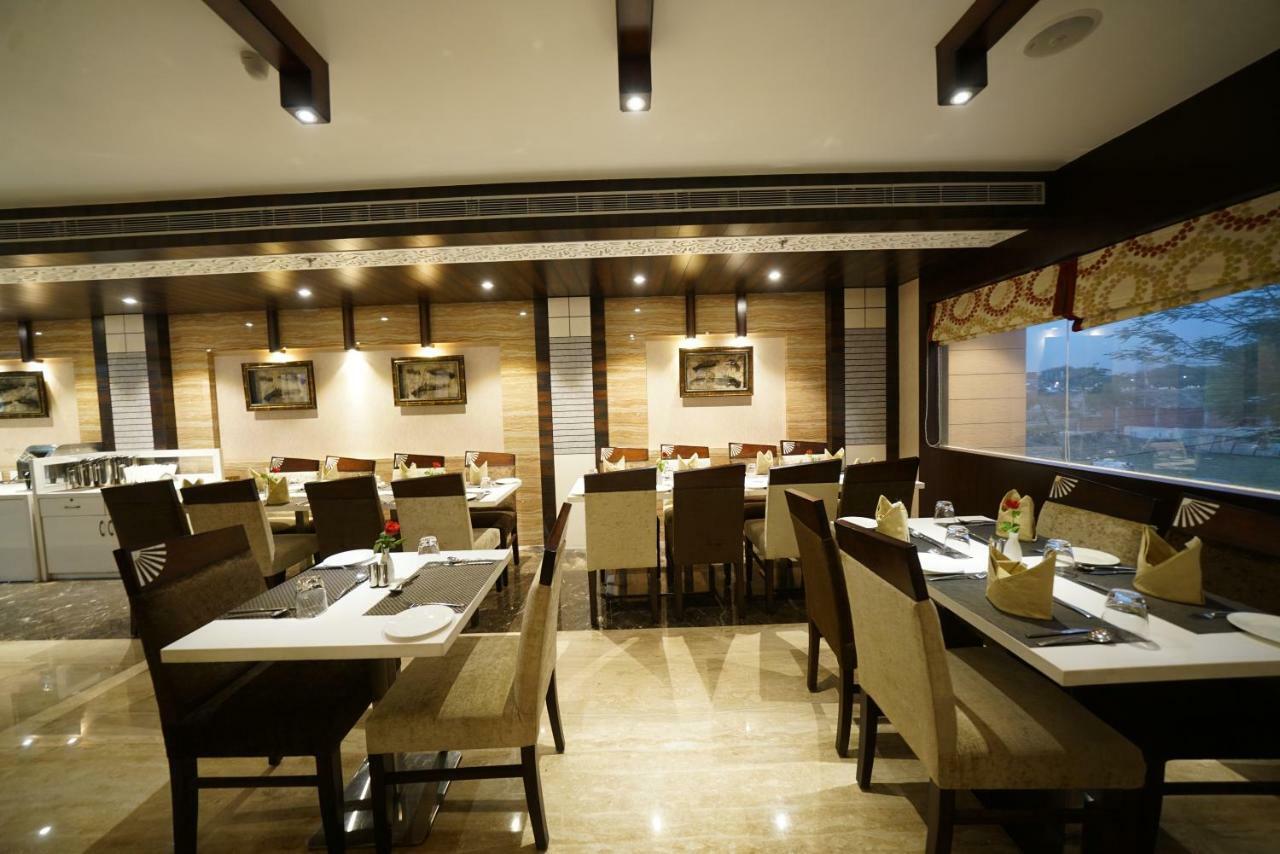 Square Inn Hotel,Varanasi Exterior photo